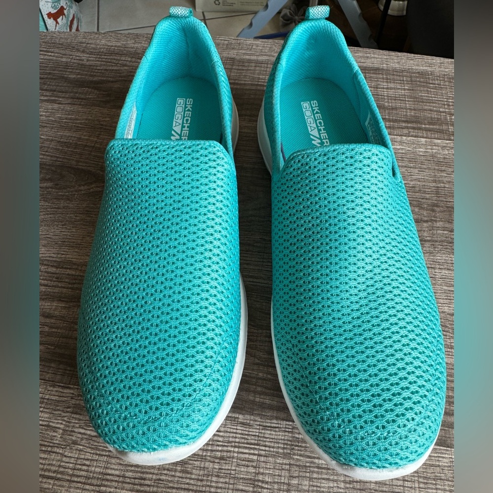 Sketchers Go Walk Shoes